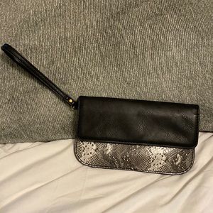 Fossil hand clutch